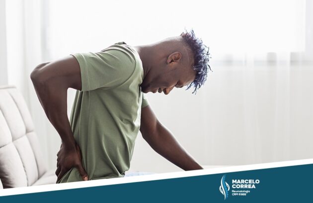 Homem negro com dor nas costas Dr. Marcelo Corrêa reumatologista