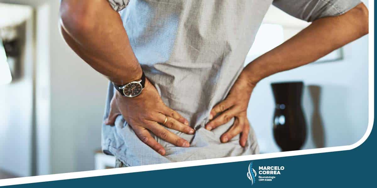 homem segurando as costas com dor na lombar - Dr Marcelo Corrêa Reumatologista