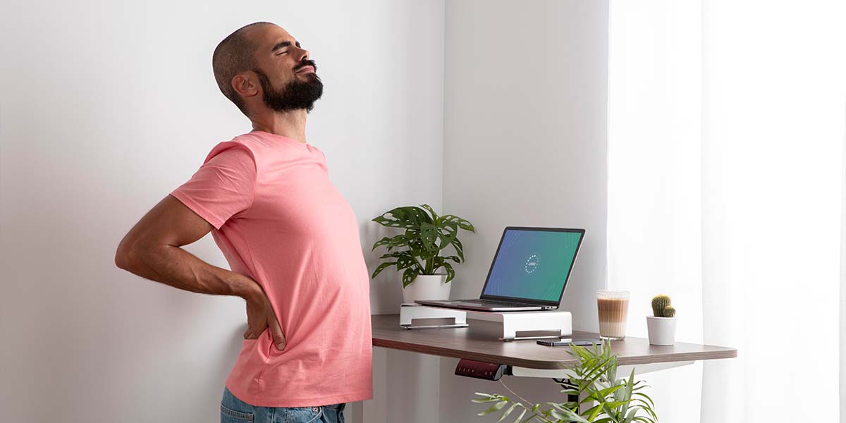 Homem com lombalgia - site Dr. Marcelo Correa - Reumatologista em Belém - PA