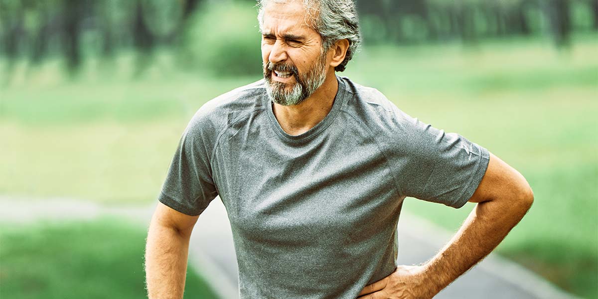 Homem com osteoartrose com dor no quadril - site Dr. Marcelo Correa - Reumatologista em Belém - PA